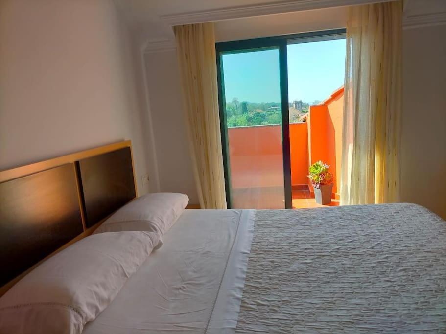 Apartment Atico Con 3 En Poio