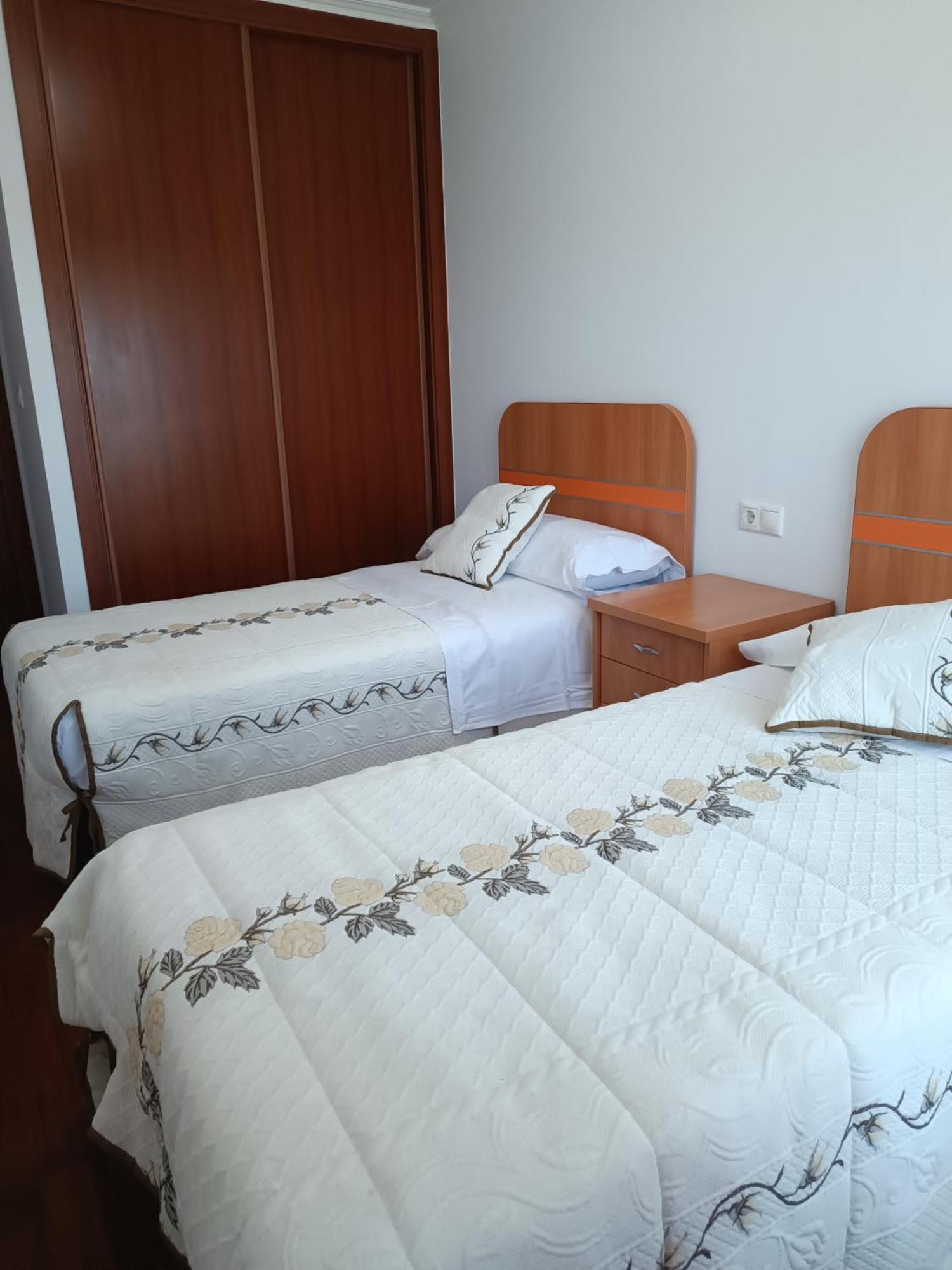 Apartment Atico Con 3 En Poio